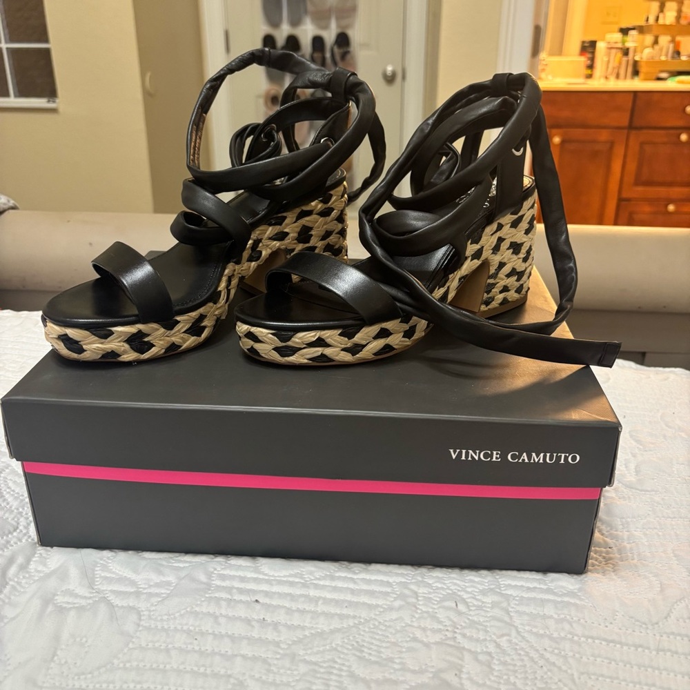 Vince Camuto Black and Tan Espadrilles